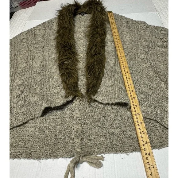 XOXO Womens Cable Knit Faux Fur Trim Poncho Shawl Cardigan Sweater M - Picture 11 of 11